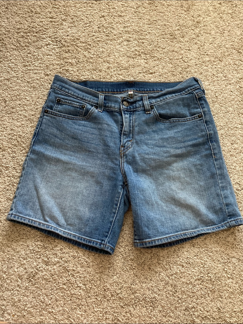 Levi’s Jean Shorts Medium Blue Size 28 6” Inseam